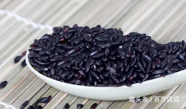 黑豆|长了白发别着急,这些食物是天然的“染发剂”!经常吃白发变黑发