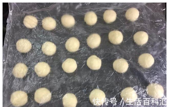 外皮|生煎包好吃有诀窍,记住2点,外皮松软底部酥脆,咬一口还爆汁