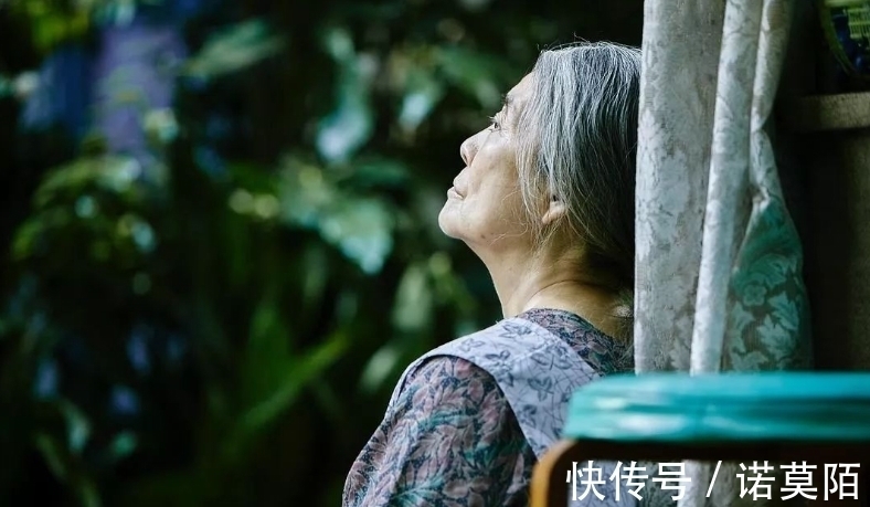 儿女们|老人走不动时,指望儿女养老,多半是有“前提条件”的