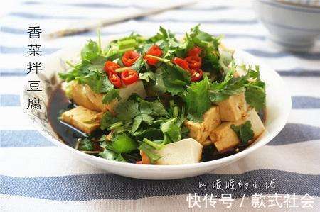 香菜此做法最简单,秋天吃最好,不油不腻还解馋,老公一盘不够吃