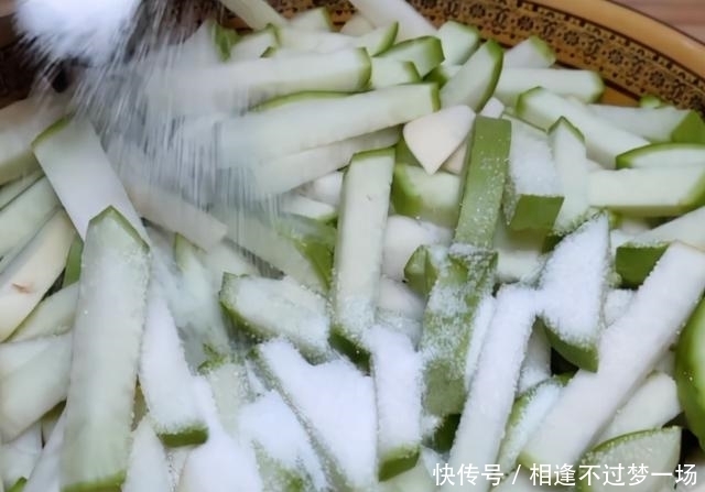 无水无油|腌萝卜条的家常做法,简单易学,酸甜口味,超级下饭