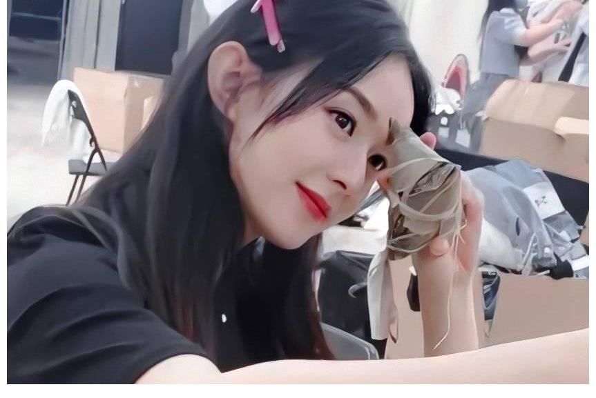 張碧晨|趙麗穎回歸《中餐廳》，又遇張碧晨來做客，六大美女齊爭(zhēng)艷