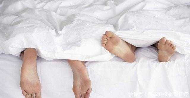 启蒙教育|“爸爸,你为啥压着妈妈”,高情商的父母,都会这样说