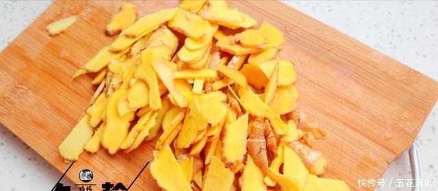 除夕年夜饭,我家总少不了这道菜,都是实在的好东西,便宜还解馋