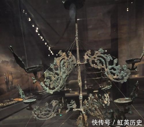 重现|摇钱树是一棵树吗考古学家修复青铜摇钱树,重现摇钱树的传说