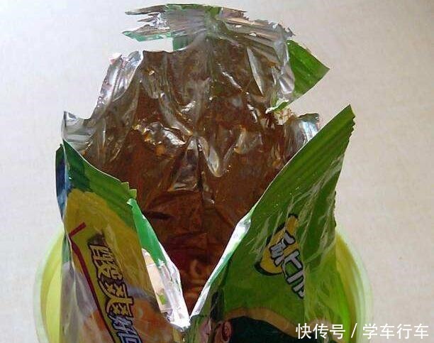 同样是吃方便面,大学生及格,初中生优秀,小学生却拿了个满分