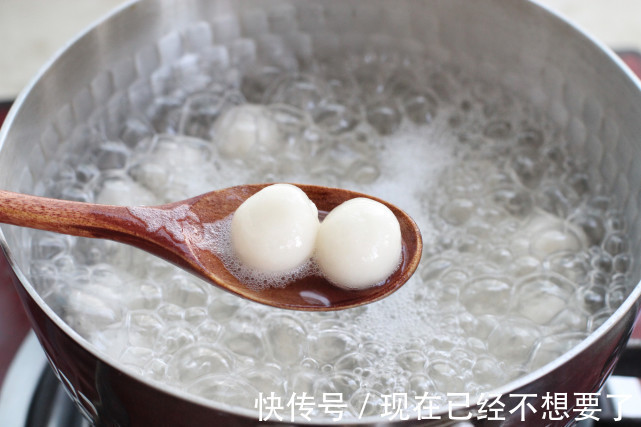 比奶茶还好喝的红豆糯米丸子，既是主食又是甜品，糯叽叽奶香十足