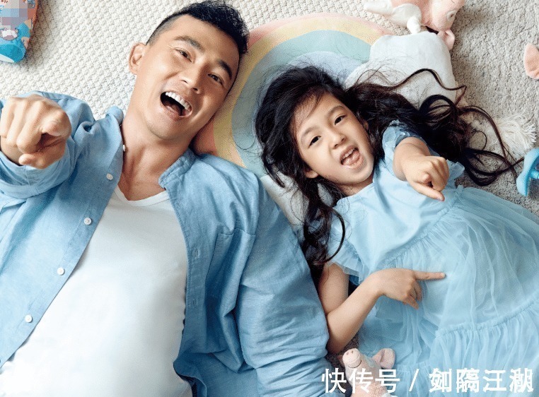 女儿|刘畊宏女儿五官长开,7岁小泡芙“月牙眼”太抢镜,小萌娃无疑了