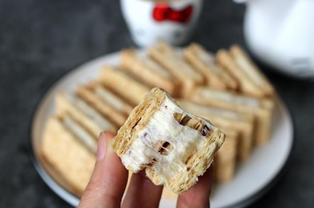 它是新网红饼干,10分钟做好,咬一口咯吱脆,比雪花酥还好吃