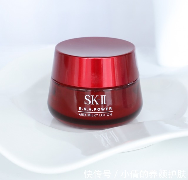 质地 女人过了40岁,护肤品别总选小棕瓶,这几款才是公认的抗衰老