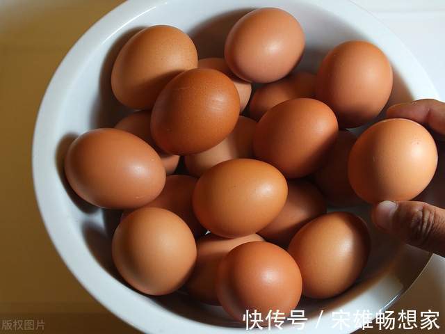 鸡蛋保存放冰箱是不对的,小贩教我土方法,放上半年照样新鲜不坏