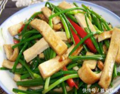 年夜饭菜谱:肉末酸菜炒粉丝,花开富贵虾,韭菜炒香干