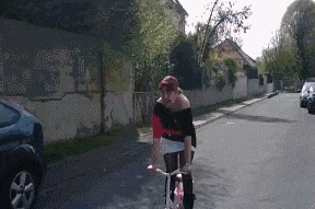 |搞笑GIF：姑娘真的好漂亮，找个这样的女朋友还不错吧！