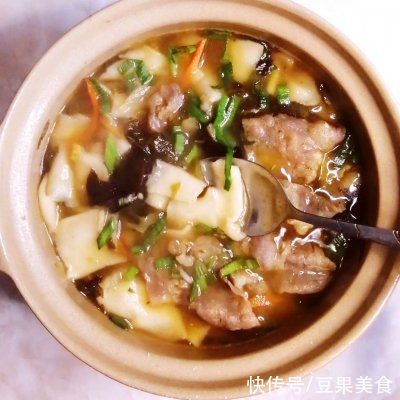 #我心中的冬日限定#冬日里的开胃美食——酸菜肥牛揪面片