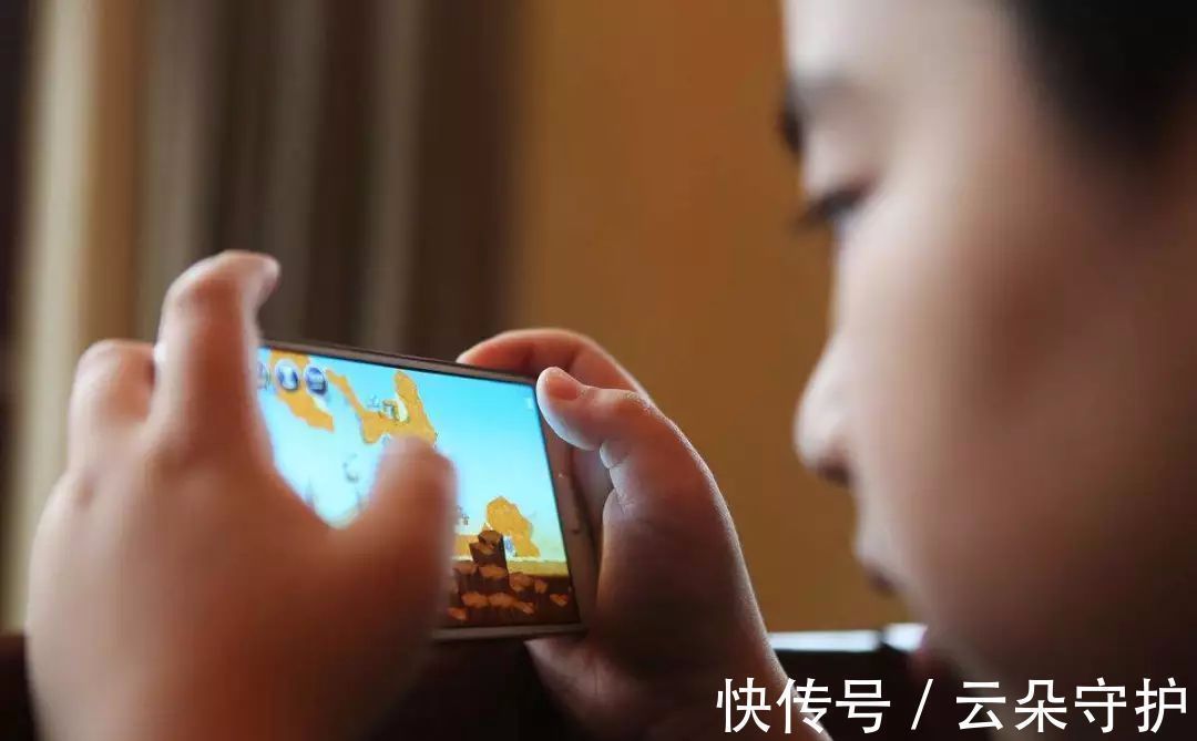 家长|青少年沉迷手机的危害到底有多大?每一位家长都应该看看|云朵守护