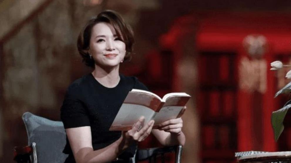 洒脱|初中生“董卿体”火了，字迹虽洒脱却很容易被扣分，学生要注意