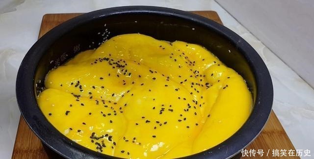 以后面粉就这样做,加3个鸡蛋,不用烤不用蒸,比蛋糕都香甜好吃