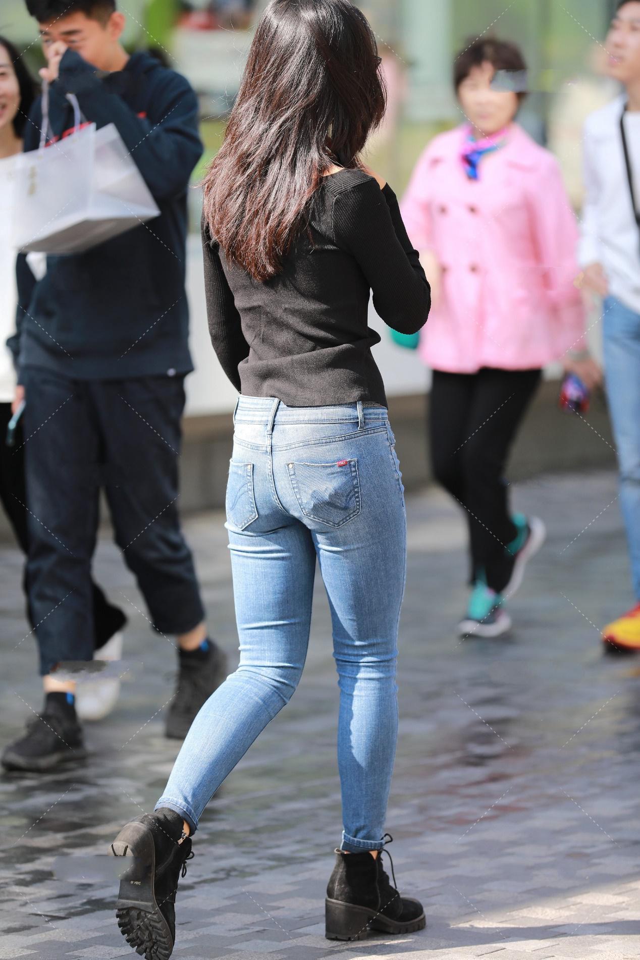 磨砂材质|针织衫穿上很休闲, 搭配黑色的墨镜, 看起来有一种冷酷风