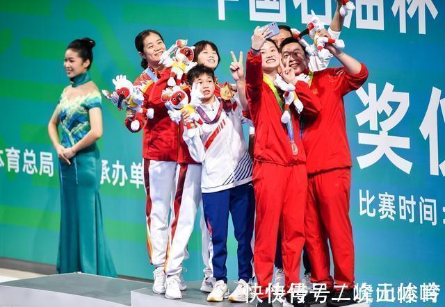 奥运会|颁奖仪式上!有谁注意全红婵举动,情商是真的高,小女孩内外兼修