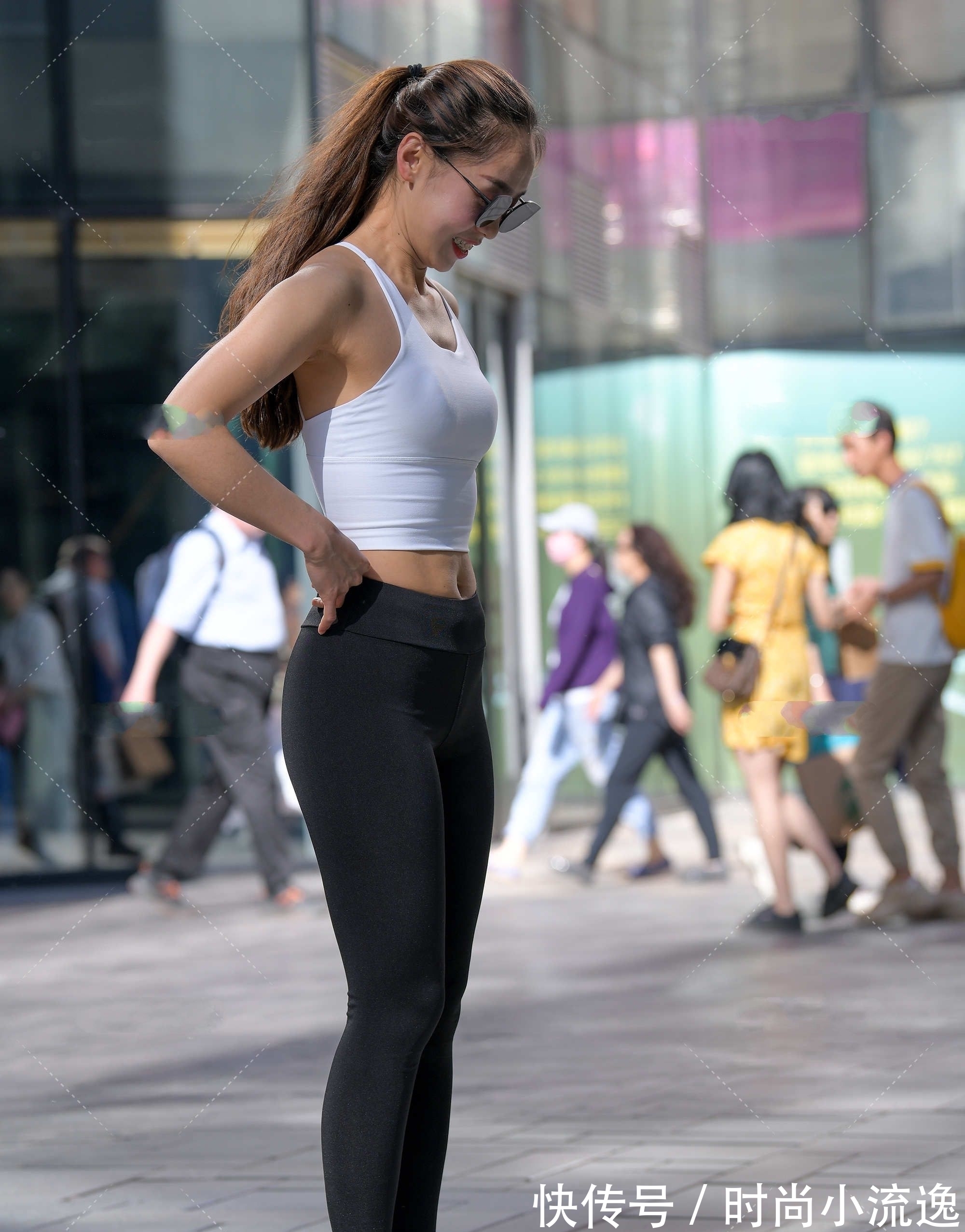 运动 运动穿搭干脆利落,黑白搭配的加持,轻松塑造帅气感