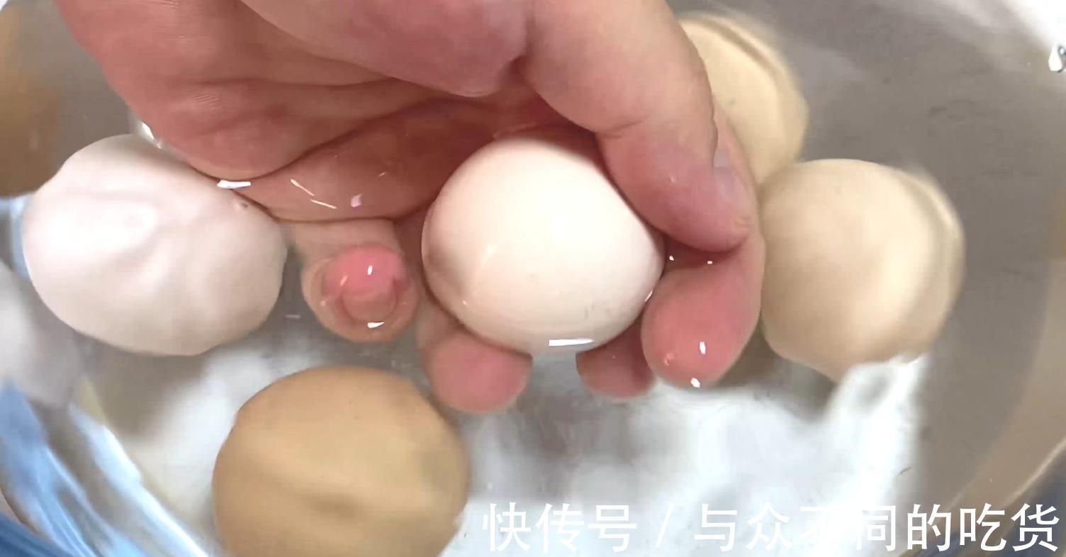 鸡蛋|鸡蛋别再用水煮了,保姆教你新方法,只需1分钟,鸡蛋鲜嫩不粘壳