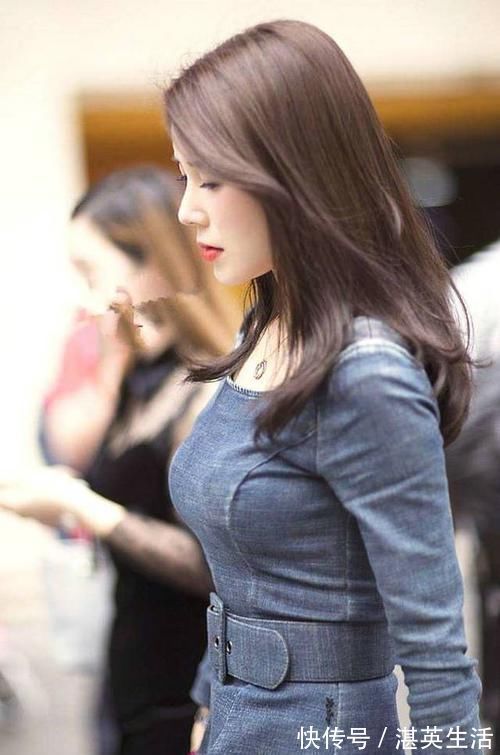 高跟鞋|小姐姐选择了一双细高跟鞋,身材上变得高挑靓丽