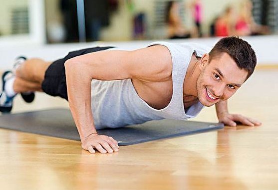 耐力|男人如果坚持做俯卧撑,一段时间后,你会得到4件好事从天而降