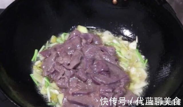 炒猪肝时,不要直接下锅炒,多加这1步,猪肝滑嫩不老,无腥味
