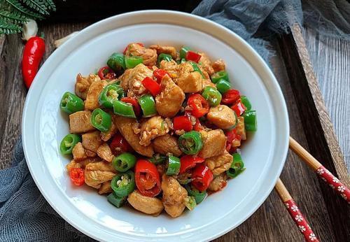 凤爪|腐竹炒肉、辣炒鸡胸肉、豉汁蒸凤爪,快手又好吃的菜快点做起来