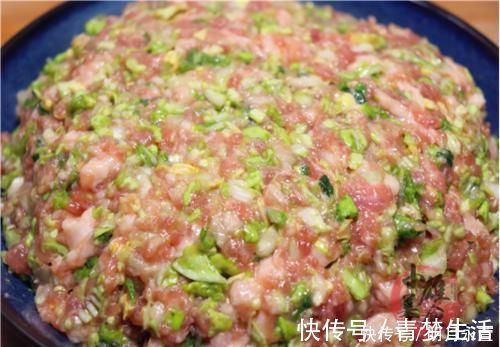 菜帮|调白菜饺子馅,只用盐杀就错了,教你饭店不外传秘配方,鲜嫩多汁