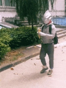 |搞笑GIF段子:妹子,整天摇来摇去,我怎样上课啊