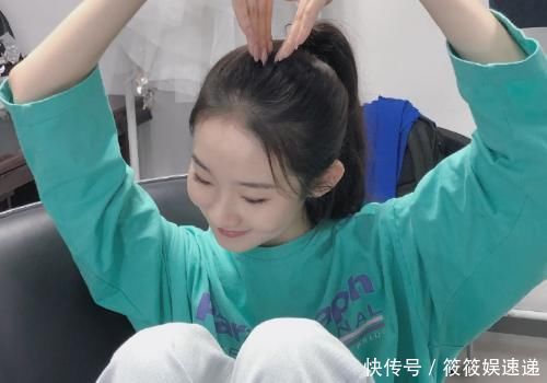 田京凡 创3学员坐火车离开城堡,刘梦田京凡都在哭泣,张艺凡却在捂嘴偷笑