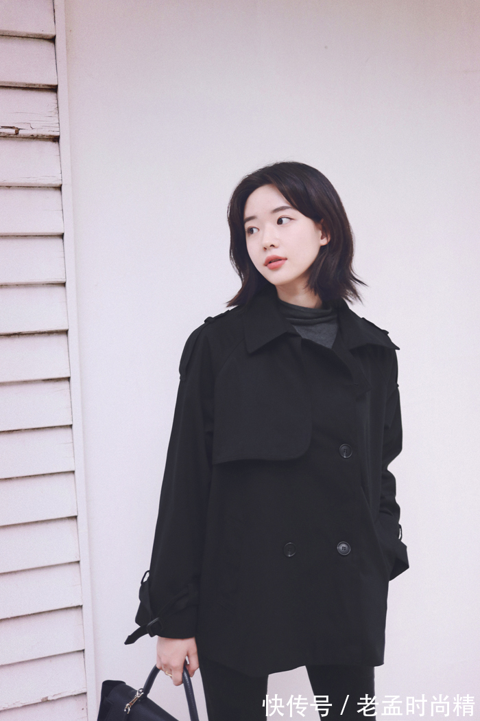 风衣|纯手工水洗棉面料的风衣,与深色的牛仔裤搭配显得英气十足