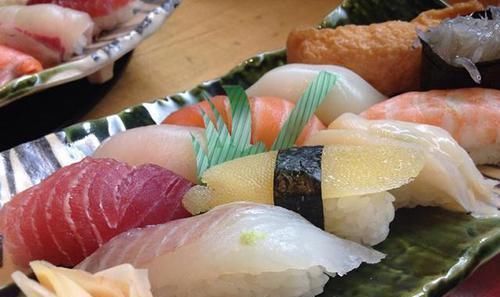 聪明人|聪明人吃自助餐,会拿这3种“隐形贵菜”,最后一种让人意外