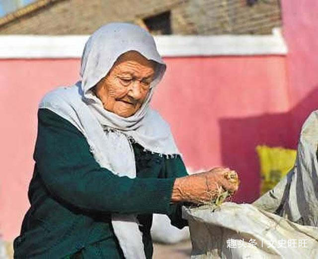 热爱生活|中国134岁长寿老人,一辈子只喝凉水,历经3个世纪,如今六代同堂