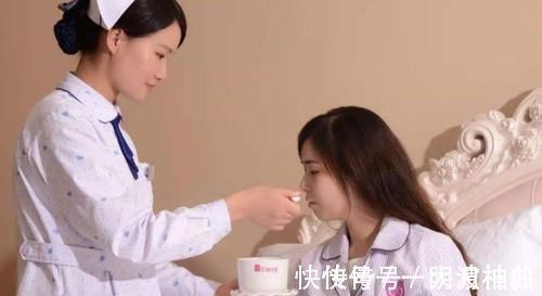 医生|25岁孕妇产龙凤胎刚要缝合,突然喊道“等一下”,医生当场愣住