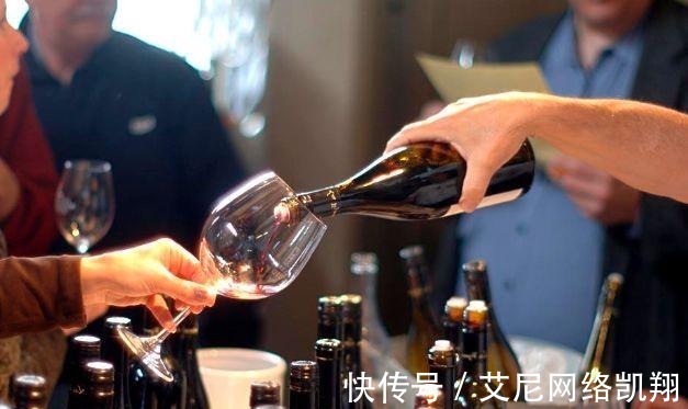 堪称经典|千古绝对! 上联 “一月只圆两三夜”, 网友的下联堪称经典