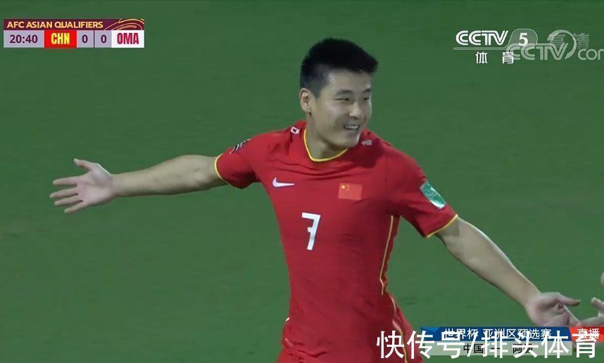 李铁|1-0!武磊张开双臂庆祝,阿兰洛国富簇拥,国足6人抱团振臂怒吼