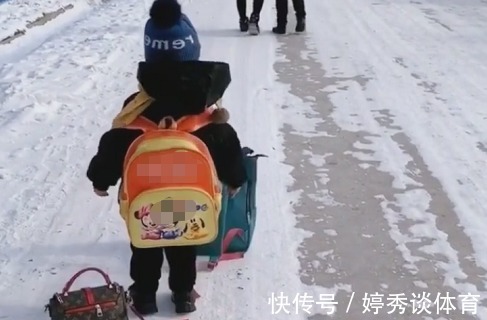 病猫|“卿卿我我夫妇”佛系带娃火了,娃小腰一掐:谁还没有点脾气?