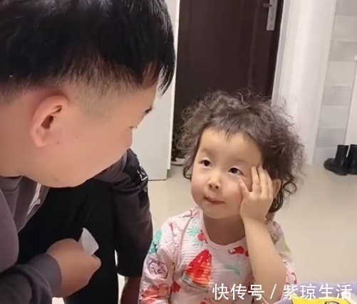 压岁钱|小女孩跟爸妈唠嗑,被反驳时还不忘据理力争,网友:也太有爱了吧