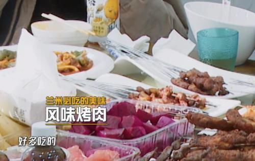 蔬菜沙拉|孔雪兒陪王晨藝吃烤肉,看清她夾的啥?網友:這才是自律的表現