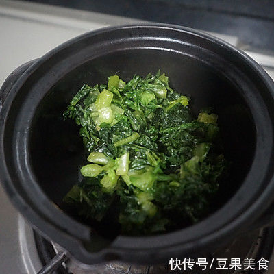 #一学就会快手菜# 莴笋叶豆腐煲