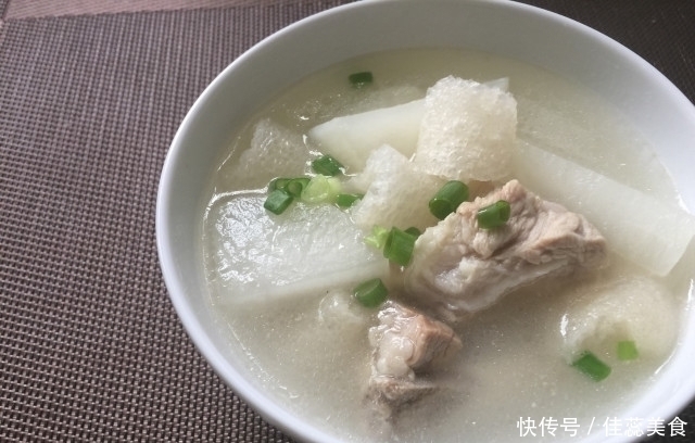 炖汤|炖排骨汤时，“最忌”这3味料，平时炖汤不注意，难怪味道怪