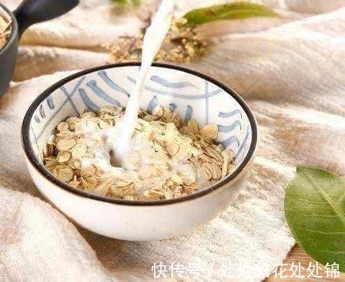 舌苔|湿气太重的人，会出现3种“异常”，常吃5种食物，湿气全排空