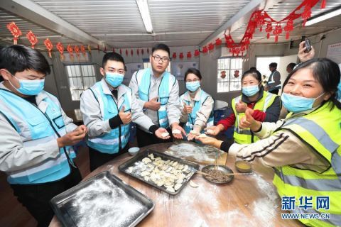 老年|包饺子游外滩 我在上海过大年