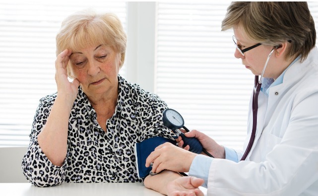 老年人|老年人站起来就头晕警惕低血压“偷袭”,4类低血压最常见