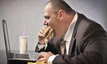 吸烟|男性到中年加速衰老,原因有3个,但“吸烟喝酒”并不在其中