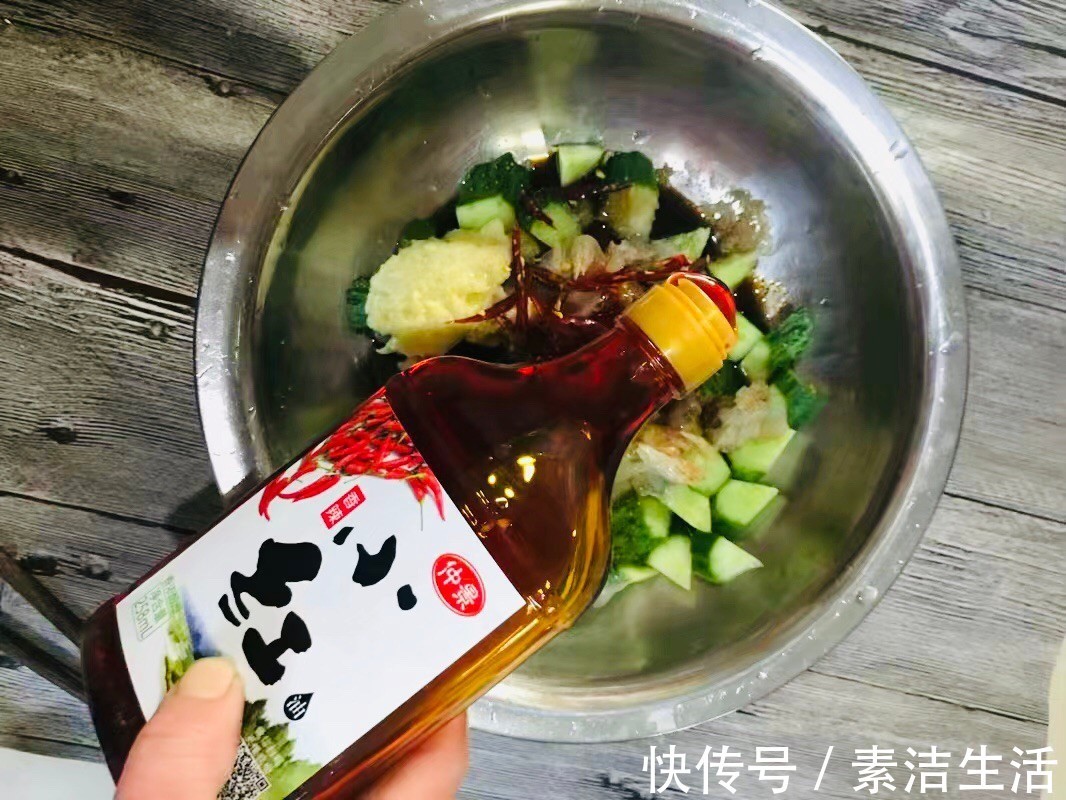 黄瓜|海蜇头这么一拌太好吃了,酸辣脆爽,端上桌抢着吃