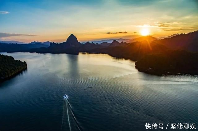 丹霞|登上铜鼓天柱峰，原来这里风景独好