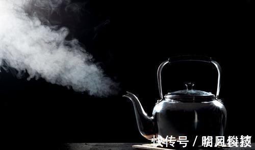 养生|晚上泡脚,是养生还是“慢性自杀”?医生:5种人泡脚百害无一利